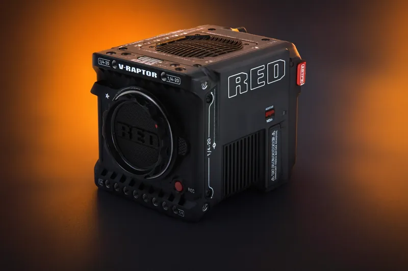 RED V-RAPTOR 8K V + 6K S35 KIT cage, 2x660gb reader + Monitor
